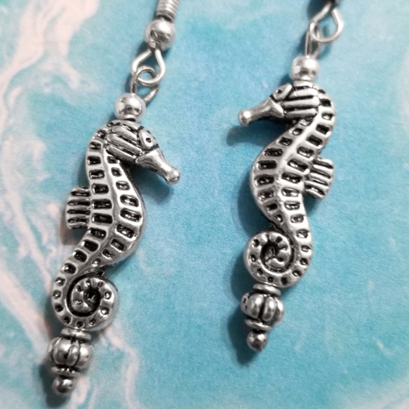 New Seahorse Earrings - Picture 1 of 3